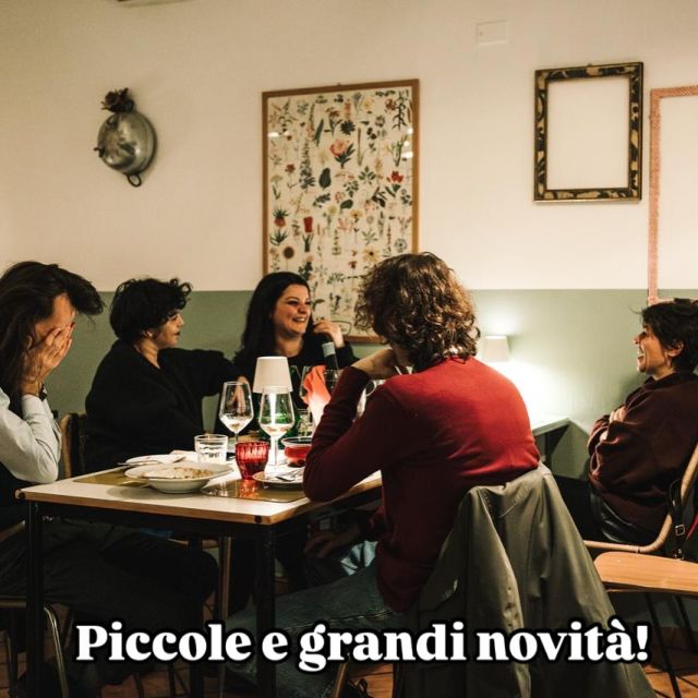 ᴘɪᴄᴄᴏʟᴇ ᴇ ɢʀᴀɴᴅɪ ɴᴏᴠɪᴛà ᴀ ʟᴀ ꜱᴠᴏʟᴛᴀ!

Il nostro menù cambia con le stagioni… e anche la nostra cucina! 👨‍🍳
Siamo felici di darvi una gustosa notizia: 
in cucina è arrivato un 𝒏𝒖𝒐𝒗𝒐 𝒄𝒉𝒆𝒇, pronto a portare freschezza, creatività e ancora più attenzione alla nostra filosofia di filiera corta, zero sprechi e ingredienti sostenibili.
Stessa identità, nuova energia tra i fornelli.

E per non farvi perdere nemmeno un assaggio durante le festività delle prossime settimane ci troverete 𝗮𝗽𝗲𝗿𝘁𝗶 𝗮 𝗽𝗿𝗮𝗻𝘇𝗼 𝗲 𝗰𝗲𝗻𝗮: 
Pasqua e Pasquetta
25 Aprile
1 Maggio
2 Giugno

.
.
.
#bolognacentro #bolognawelcome #bolognafood #km0 #zerowaste #ristorantebologna #vegetariano #vegano #veganbolognese #stagionalitàincucina #biologico #vininaturali #sostenibilità